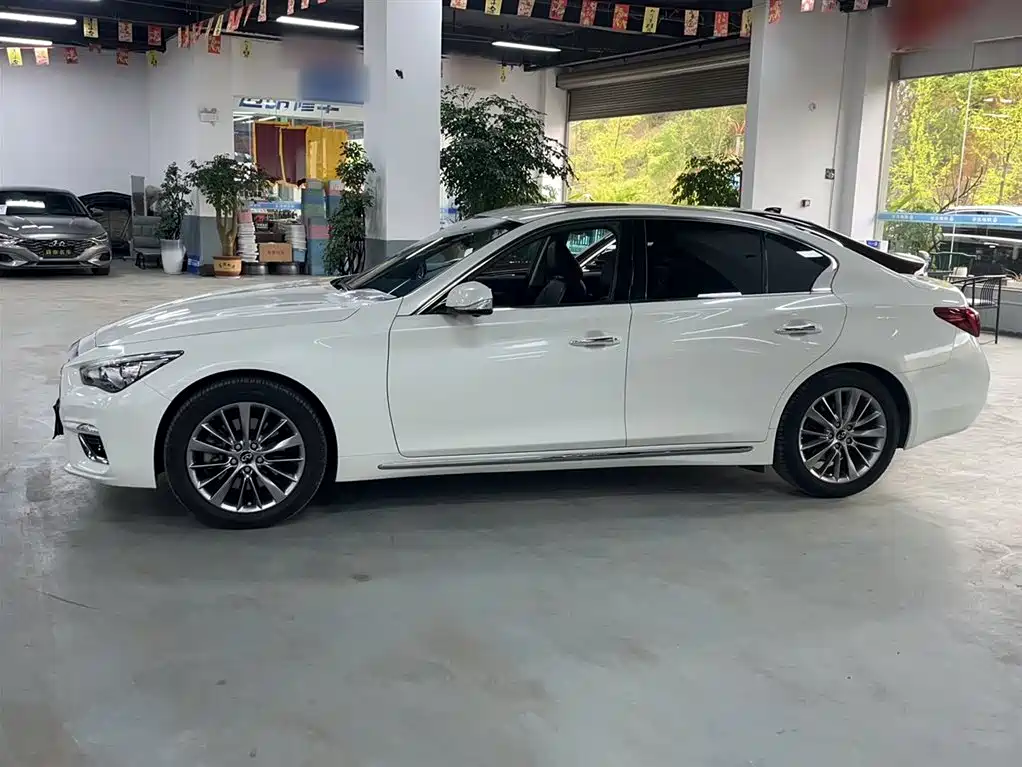 Infiniti Q50L 2018 2.0T Premium Edition National VI купить на сайте DeffCars