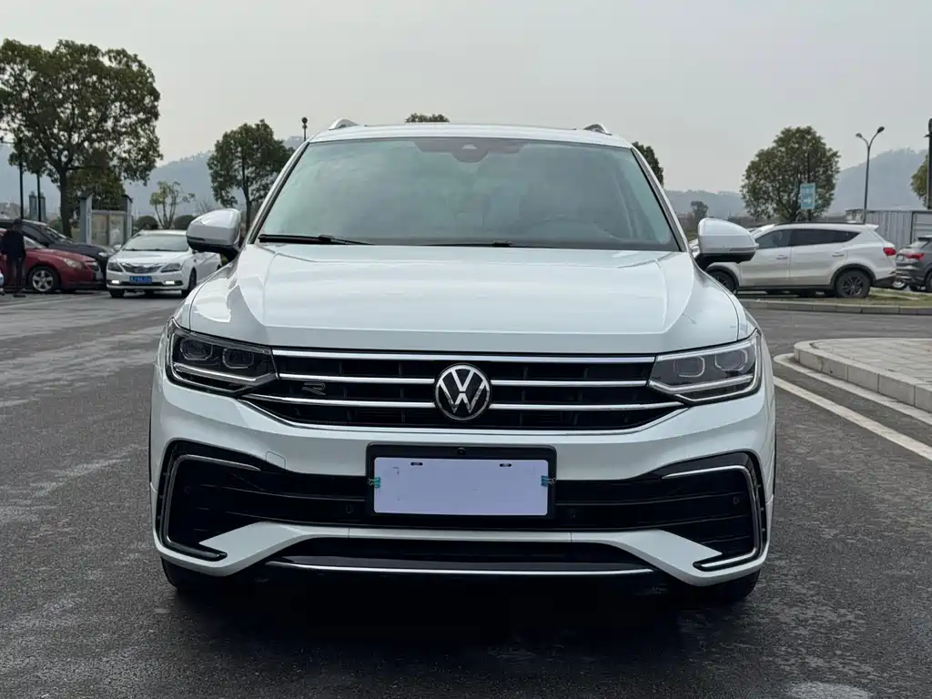 Tiguan L 2023 330TSI automatic two-wheel drive R-Line version купить на сайте DeffCars