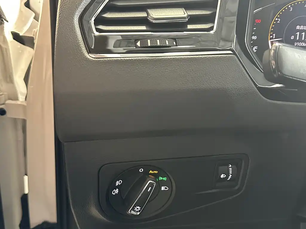 Tiguan L 2021 330TSI automatic two-wheel drive R-Line version купить на сайте DeffCars