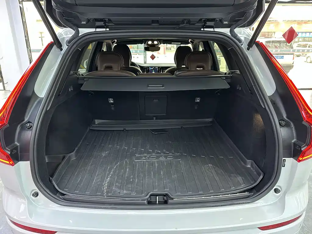 Volvo XC60 2022 B5 four-wheel drive Zhiyuan Deluxe Edition купить на сайте DeffCars