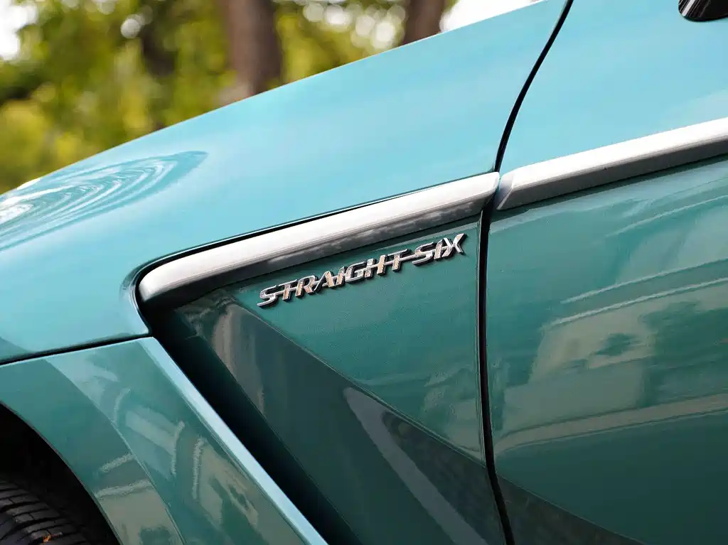 Astonmartin DBX 2023 3.0T STRAIGHT-SIX купить на сайте DeffCars