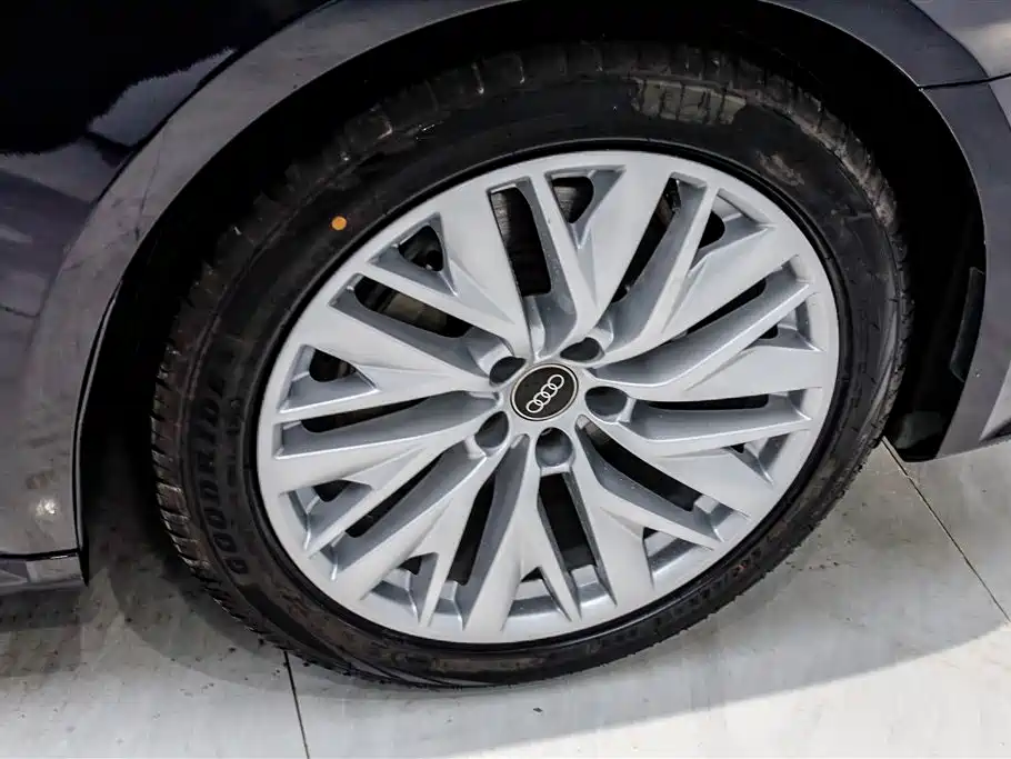 Audi A7L 2024 45TFSI S-line Dream Building Liquid Crystal Package купить на сайте DeffCars