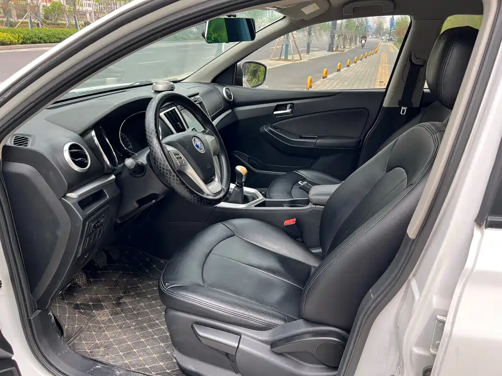 Venucia T70 2015 2.0L Manual Ruiqu Edition купить на сайте DeffCars