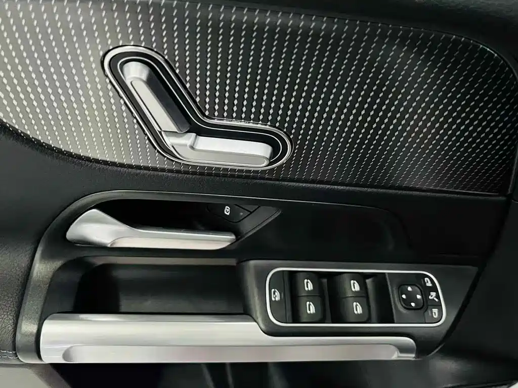 Mercedes-Benz GLB 2023 facelift GLB 200 dynamic купить на сайте DeffCars