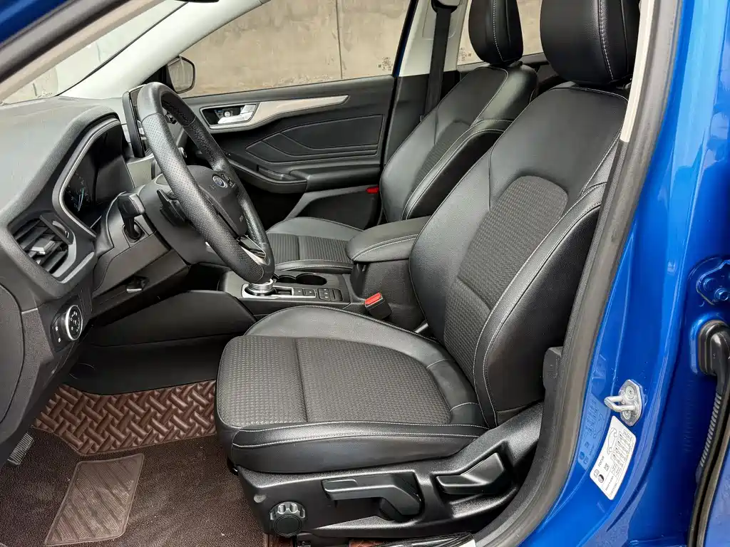 Focus 2019 Hatchback EcoBoost 180 Automatic NeochaEDGE купить на сайте DeffCars