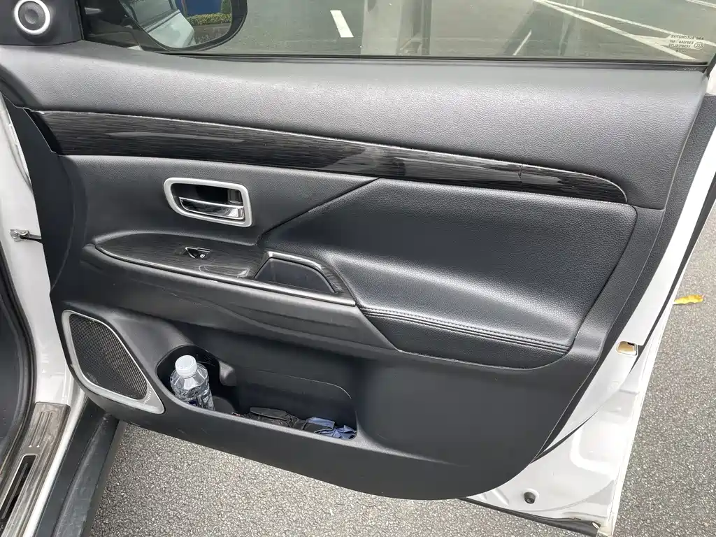 Outlander 2018 2.4L four-wheel drive elite version 5 seats купить на сайте DeffCars