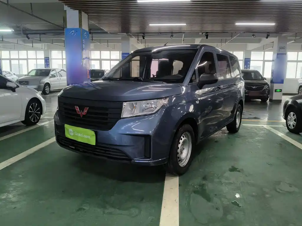 Wuling Hongguang PLUS 2020 1.5L manual standard type 5 seats купить на сайте DeffCars