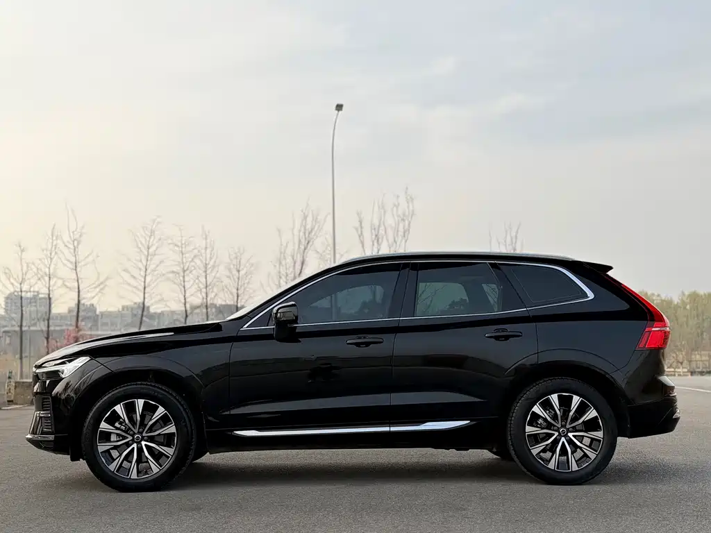 Volvo XC60 2024 B5 four-wheel drive Zhiyuan Deluxe Edition купить на сайте DeffCars