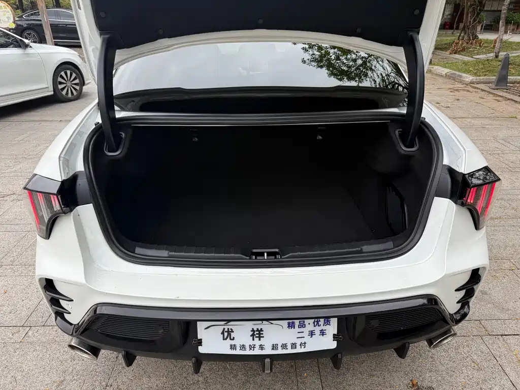 Lynk & Co 03 2023 1.5TD DCT Pro купить на сайте DeffCars