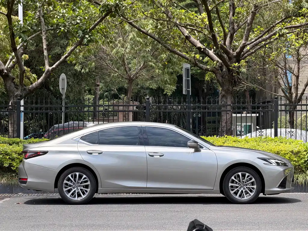 Lexus ES 2025 200 Premium Edition купить на сайте DeffCars