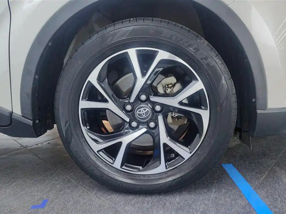 Toyota C-HR 2020 2.0L Leading Edition купить на сайте DeffCars