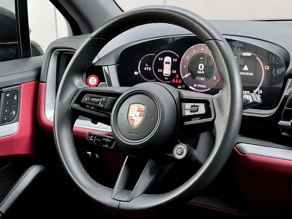 Cayenne New Energy 2024 Cayenne E-Hybrid 2.0T купить на сайте DeffCars