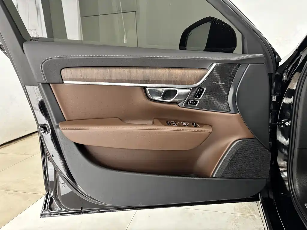 Volvo S90 2025 B5 Zhiyuan Luxury Edition купить на сайте DeffCars