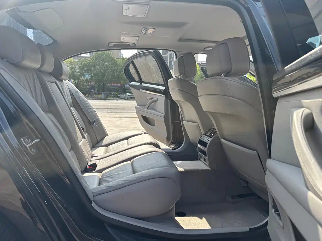 BMW 5 Series 2013 525Li Luxury Model купить на сайте DeffCars