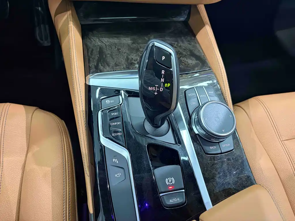 BMW 5 Series 2018 facelift 530Li leading M sports package купить на сайте DeffCars