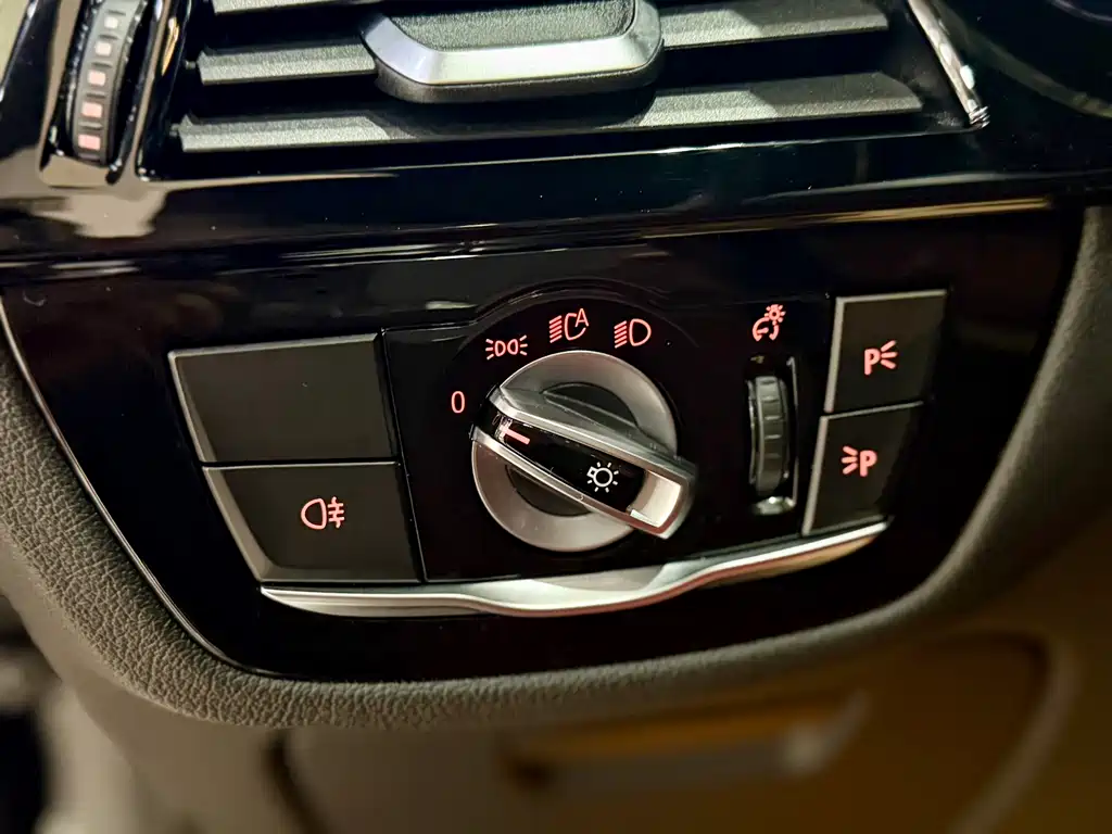 BMW 5 Series New Energy 2021 535Le M Sports Package купить на сайте DeffCars