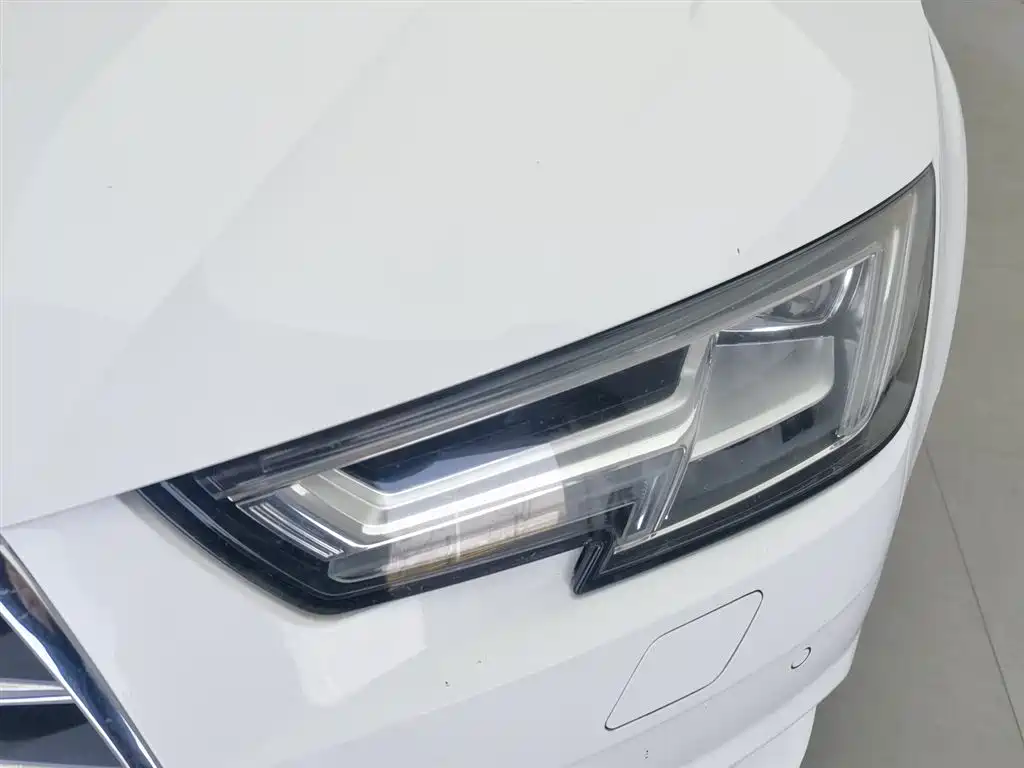 Audi A4L 2018 30th Anniversary Model 40 TFSI Enterprising купить на сайте DeffCars