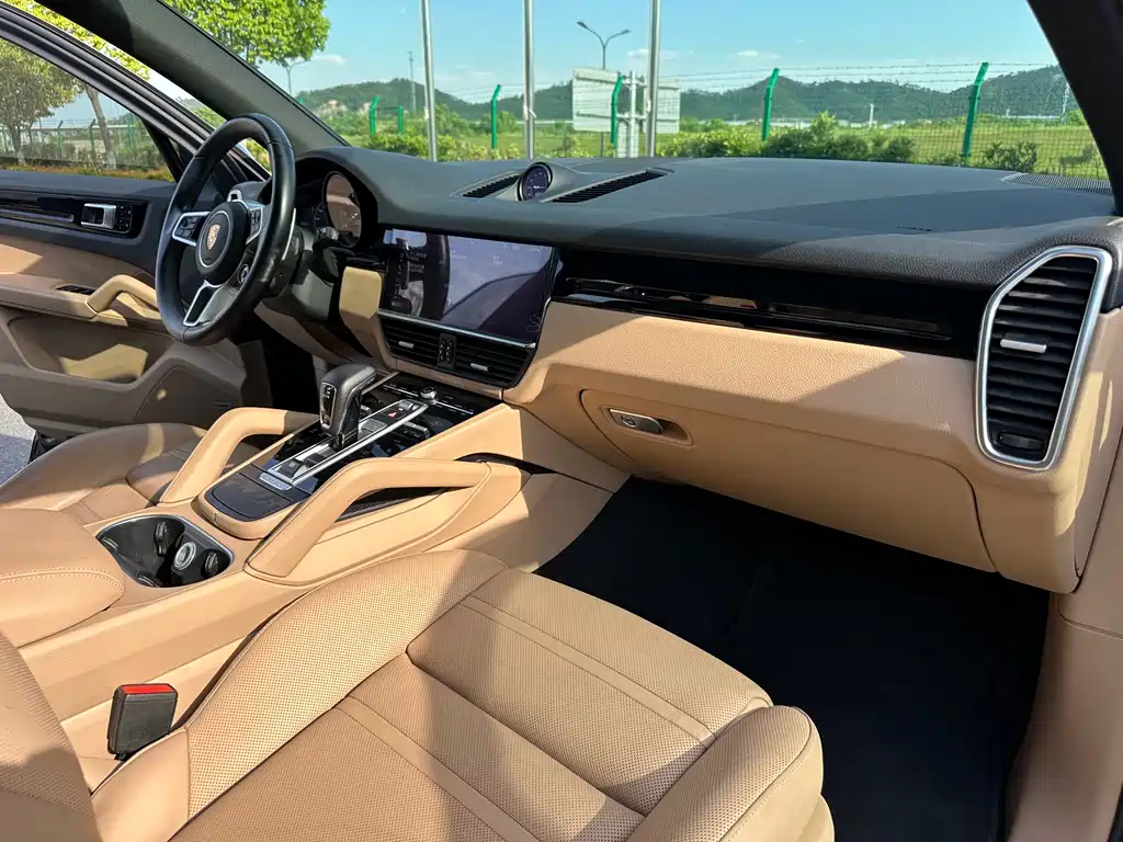 Cayenne New Energy 2019 Cayenne E-Hybrid 2.0T купить на сайте DeffCars