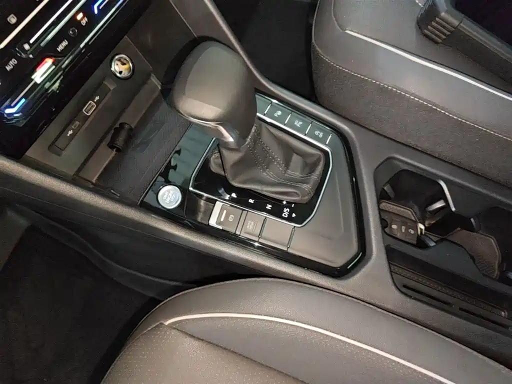 Tiguan L 2023 330TSI automatic two-wheel drive R-Line version купить на сайте DeffCars