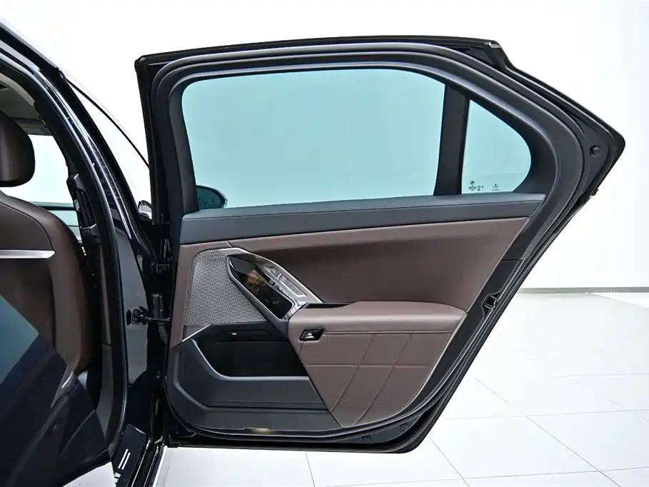 BMW 7 Series 2023 735Li M Sports Package купить на сайте DeffCars