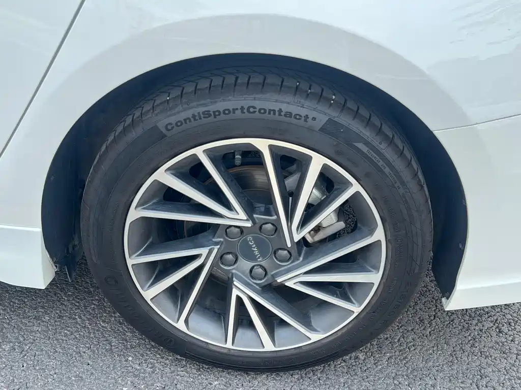 Lynk & Co 03 2022 1.5TD DCT Pro купить на сайте DeffCars