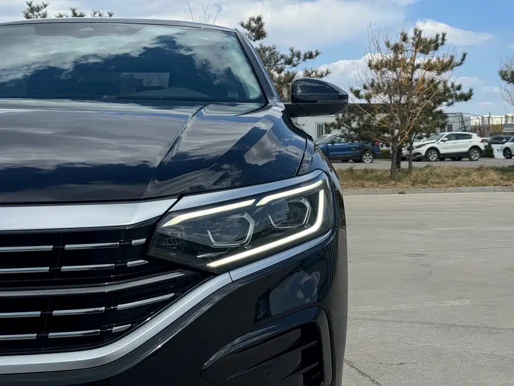Passat 2023 330TSI Deluxe Edition купить на сайте DeffCars