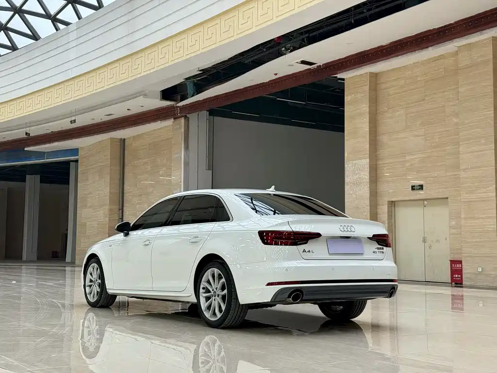 Audi A4L 2018 30th Anniversary Model 40 TFSI Fashion Model купить на сайте DeffCars