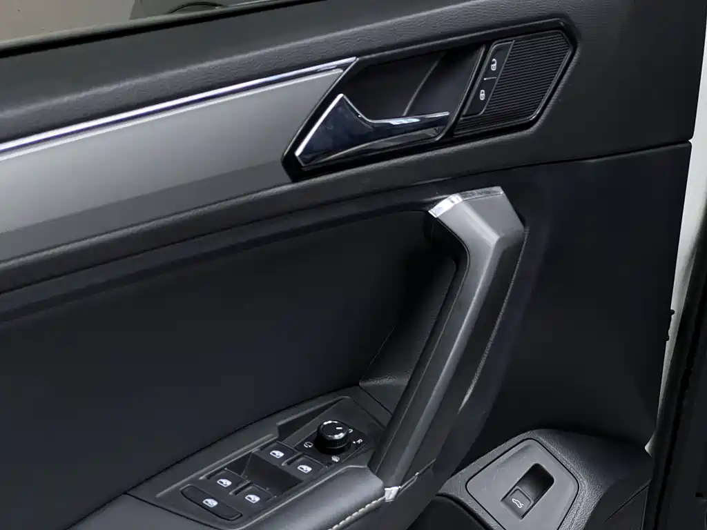Tiguan L 2018 330TSI automatic two-wheel drive flagship version купить на сайте DeffCars