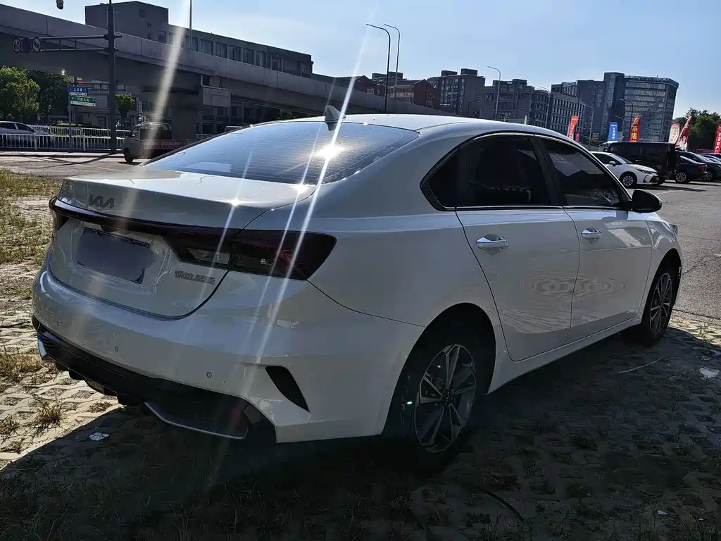 Kia K3 2023 1.5L CVT Deluxe Edition купить на сайте DeffCars