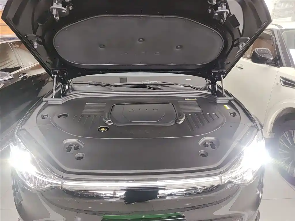 Wenjie M9 2025 extended range Ultra version 52kWh 6-seater version 192-line lidar) купить на сайте DeffCars