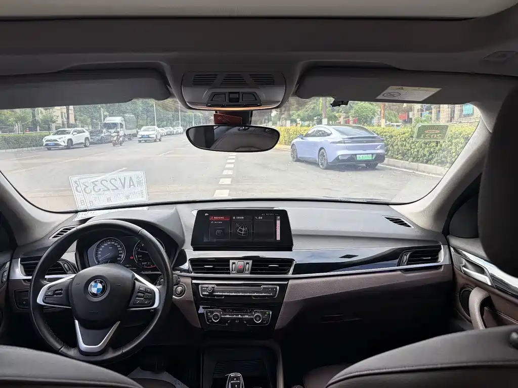 BMW X1 2020 sDrive25Li Leading Model купить на сайте DeffCars
