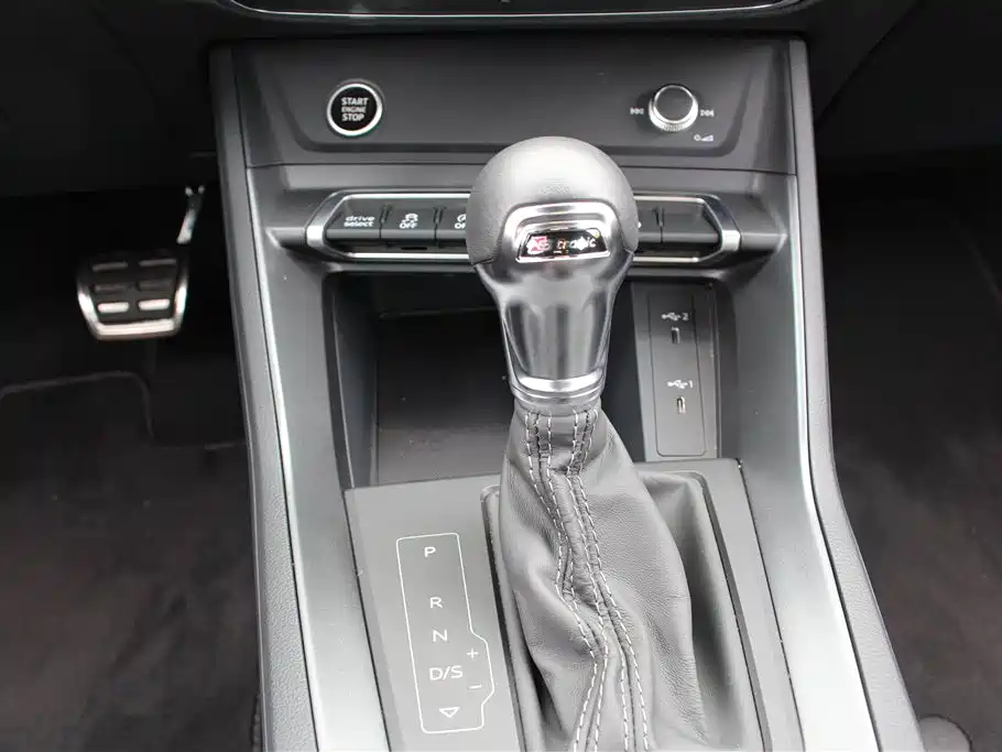Audi Q3 2024 40 TFSI Fashionable and Dynamic купить на сайте DeffCars