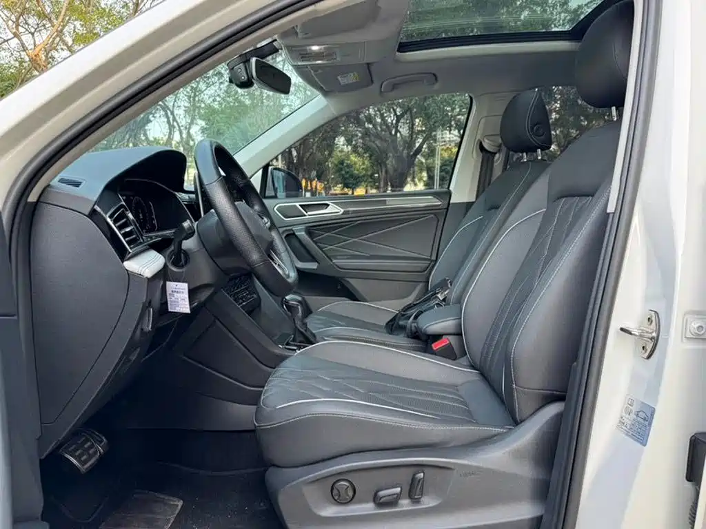 Tiguan L 2022 330TSI automatic two-wheel drive R-Line version купить на сайте DeffCars