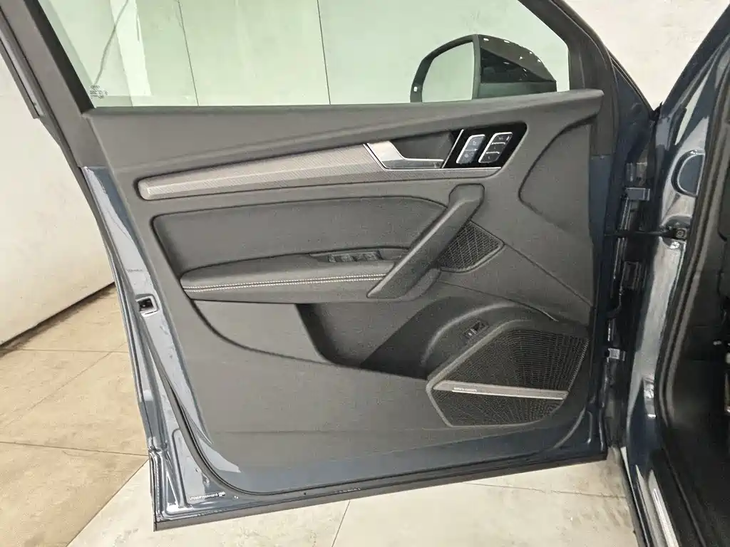 Audi Q5L 2025 45 TFSI luxury and dynamic model купить на сайте DeffCars