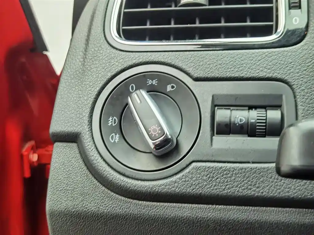 Polo 2013 1.4L automatic luxury version купить на сайте DeffCars