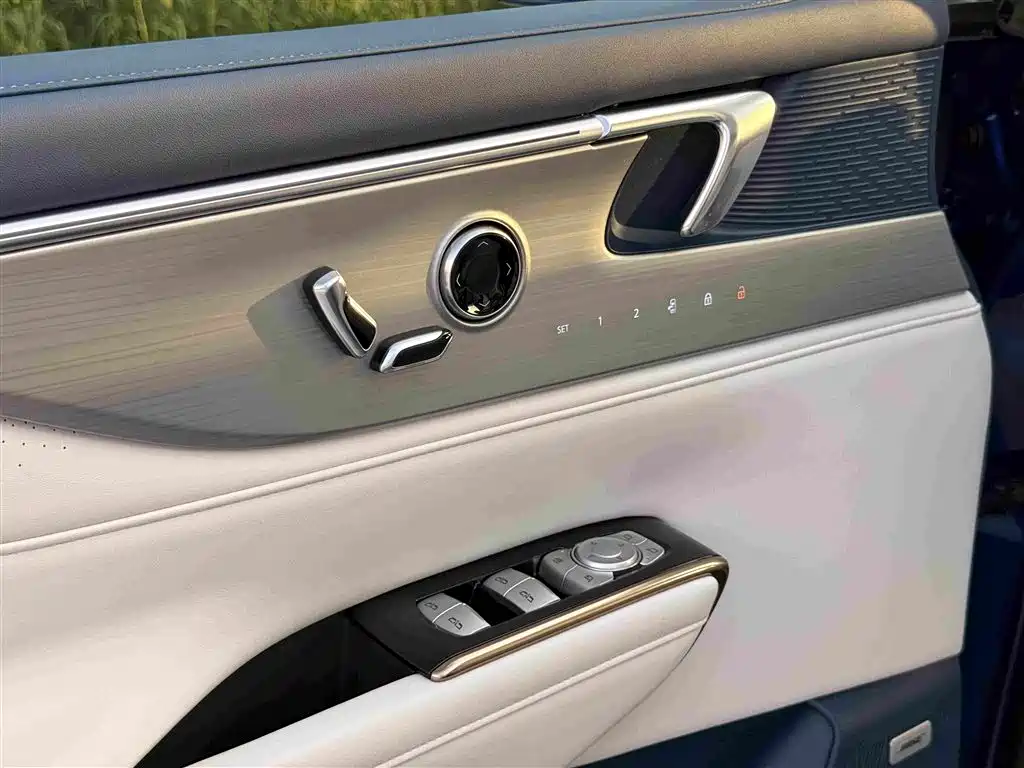 Buick GL8 New Energy 2024 Lu Zun Luxury Edition 6-seater купить на сайте DeffCars