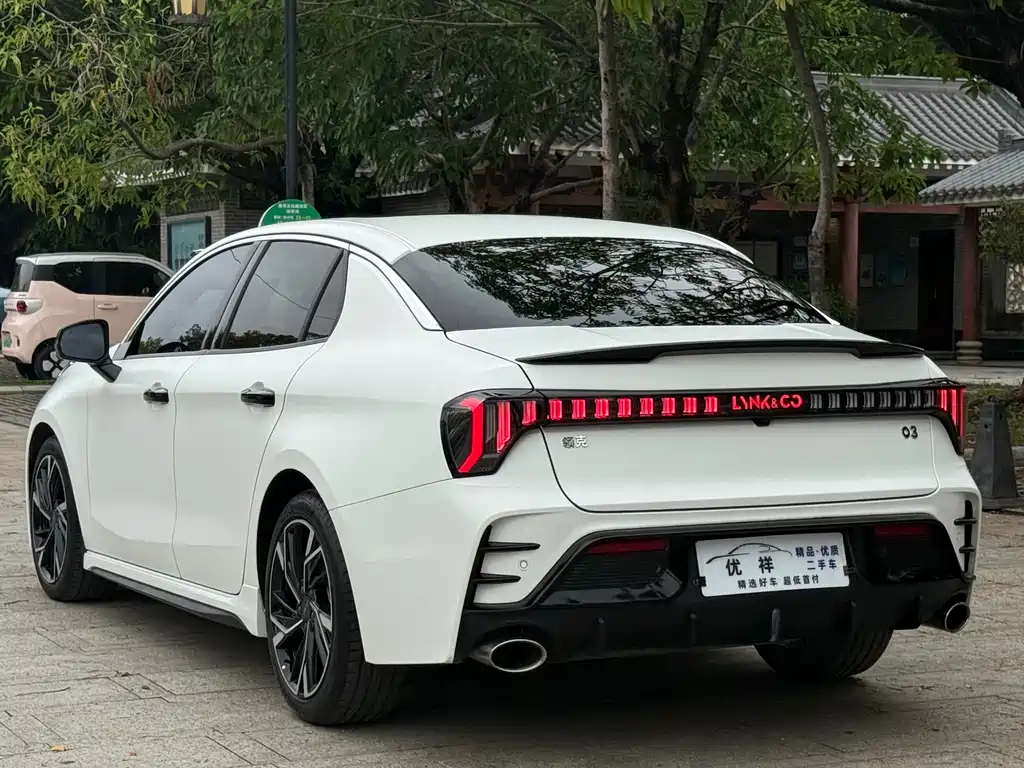 Lynk & Co 03 2023 1.5TD DCT Pro купить на сайте DeffCars
