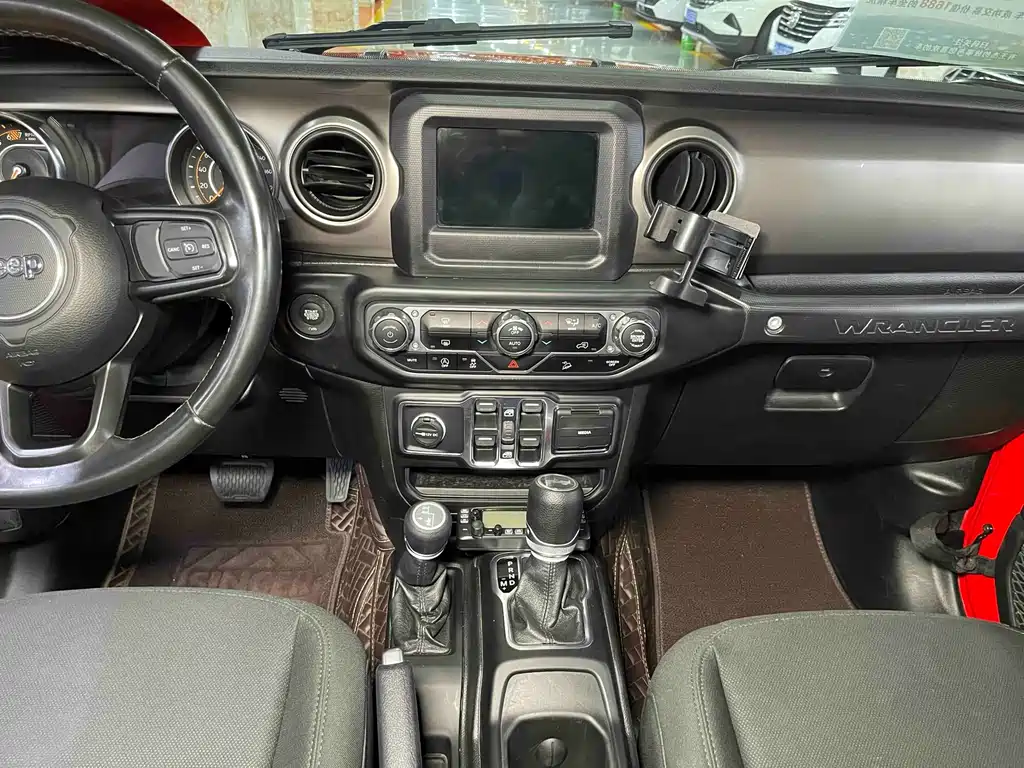 Wrangler 2019 2.0T Sahara four-door version National V купить на сайте DeffCars