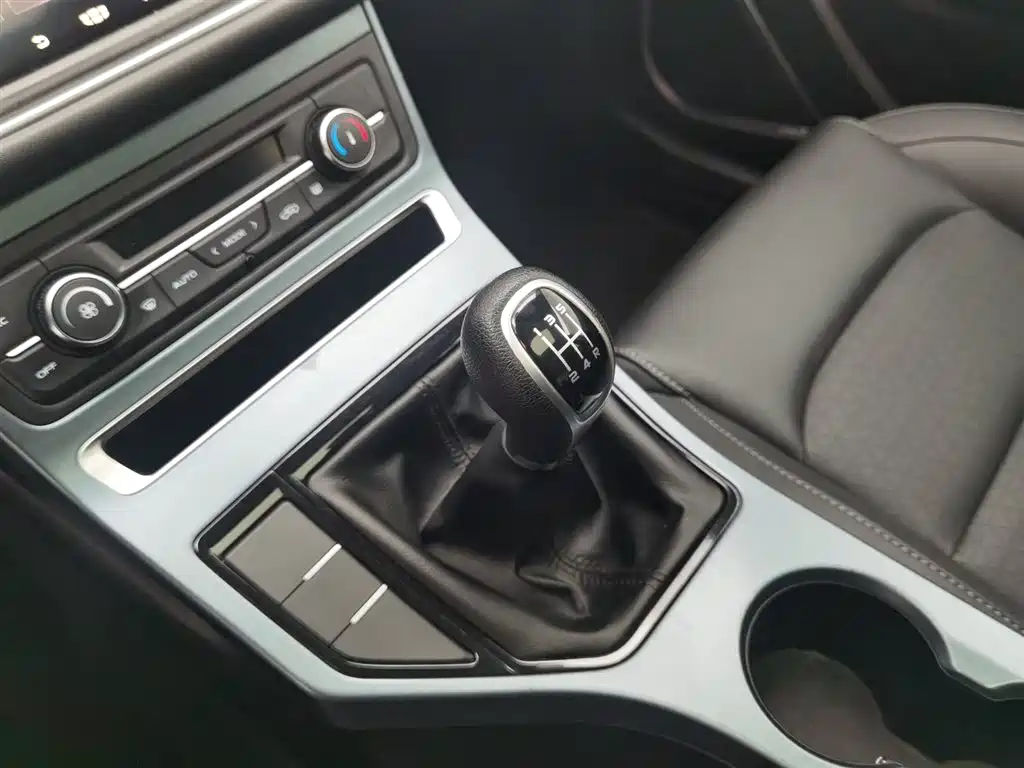 Emgrand 2021 UP 1.5L manual luxury model купить на сайте DeffCars