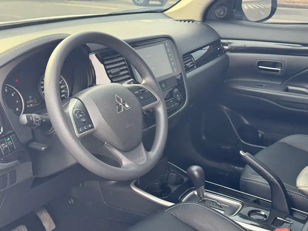 Outlander 2021 facelift 2.0L 2WD Enjoy Edition 5 seats купить на сайте DeffCars
