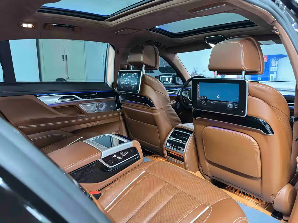 BMW 7 Series 2018 740Li xDrive Exclusive Excellence Package купить на сайте DeffCars