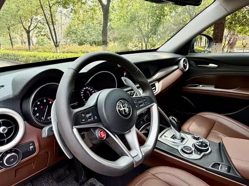 Stelvio 2017 2.0T 280HP Deluxe Edition купить на сайте DeffCars