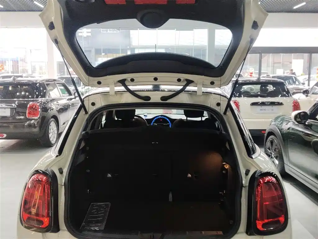 MINI 2018 1.5T COOPER Classic Five-Door Edition купить на сайте DeffCars