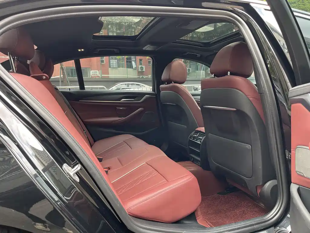 BMW 5 Series New Energy 2021 Model 535Le M Sports Package купить на сайте DeffCars