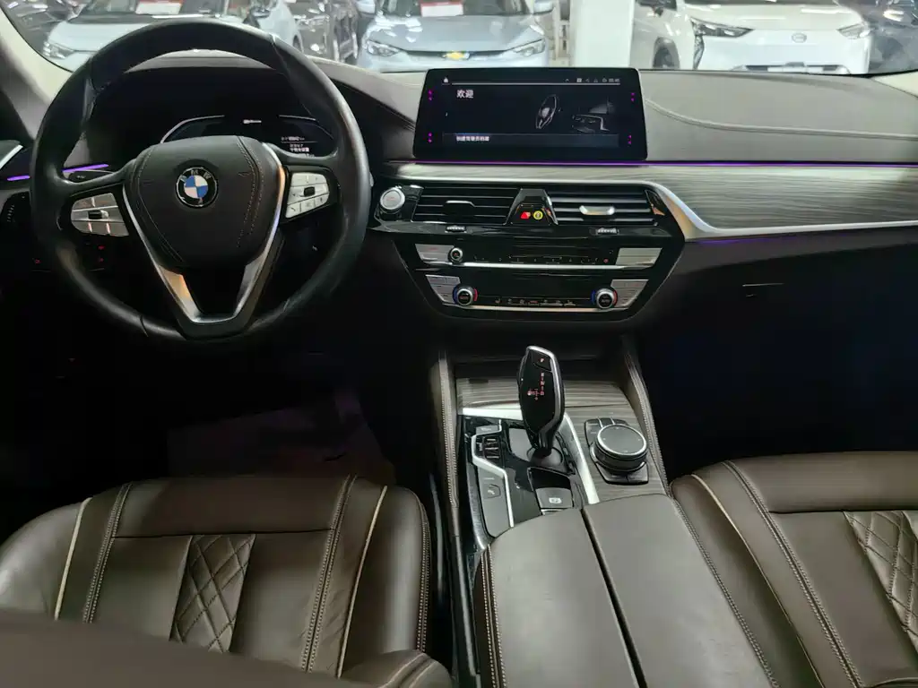BMW 5 Series New Energy 2020 530Le Luxury Package купить на сайте DeffCars