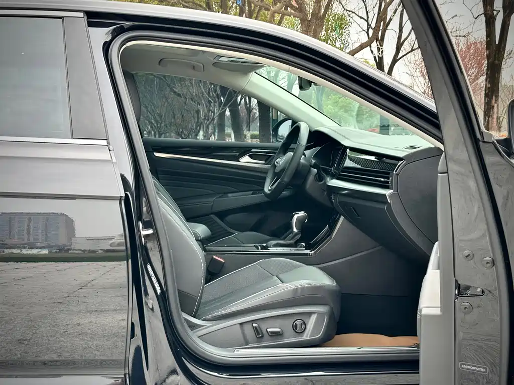 Passat 2024 380TSI Deluxe Edition купить на сайте DeffCars