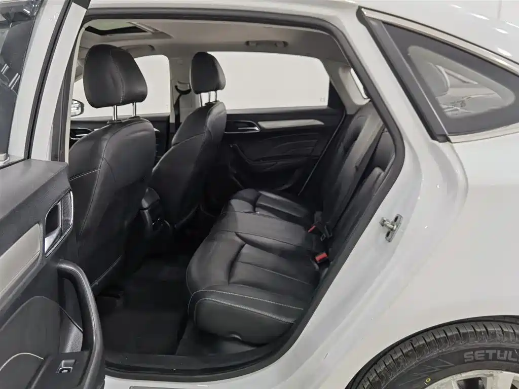 Roewe i6 New Energy 2017 45T Hybrid Internet Smart Edition купить на сайте DeffCars