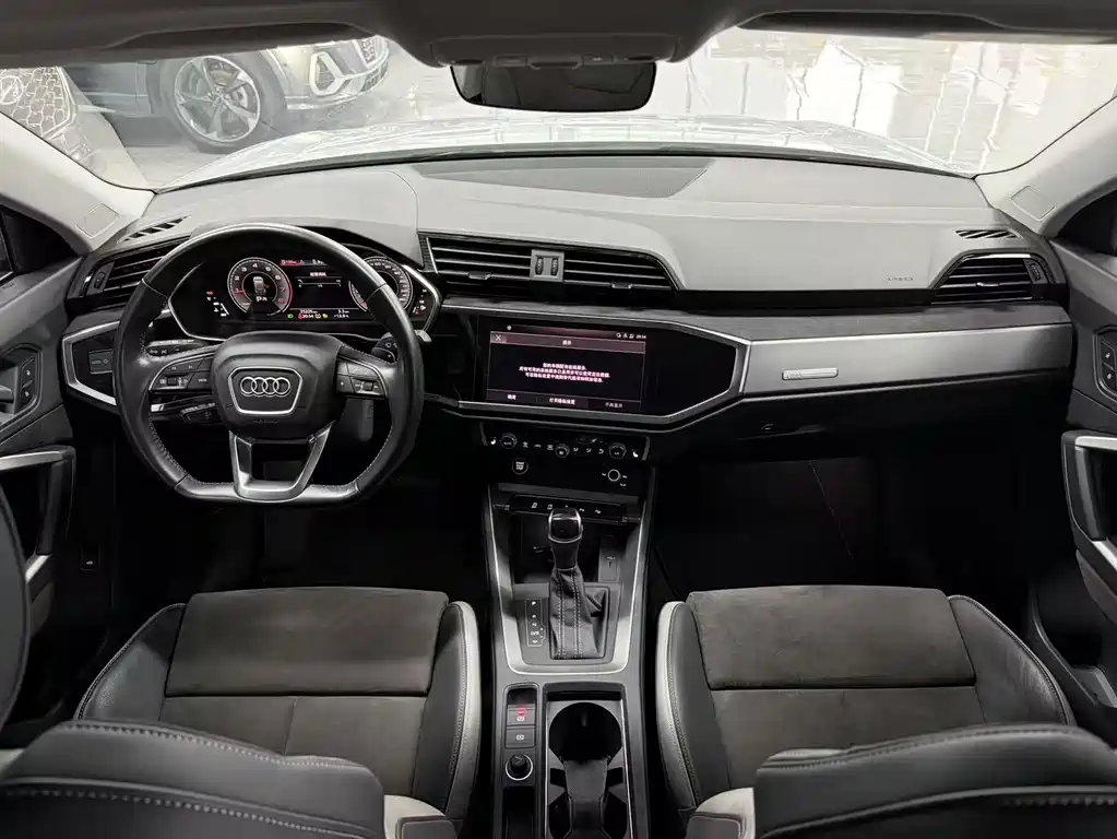 Audi Q3 2022 35 TFSI Fashionable and Dynamic купить на сайте DeffCars