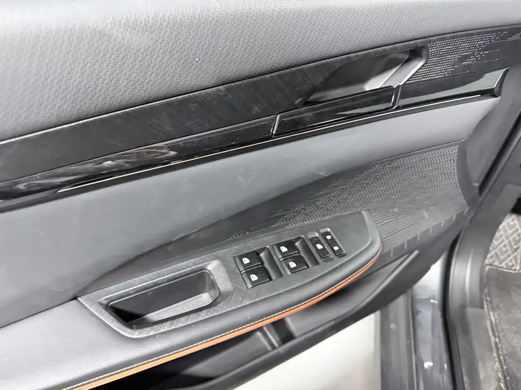 Changan UNI-V 2022 1.5T smart pilot model купить на сайте DeffCars