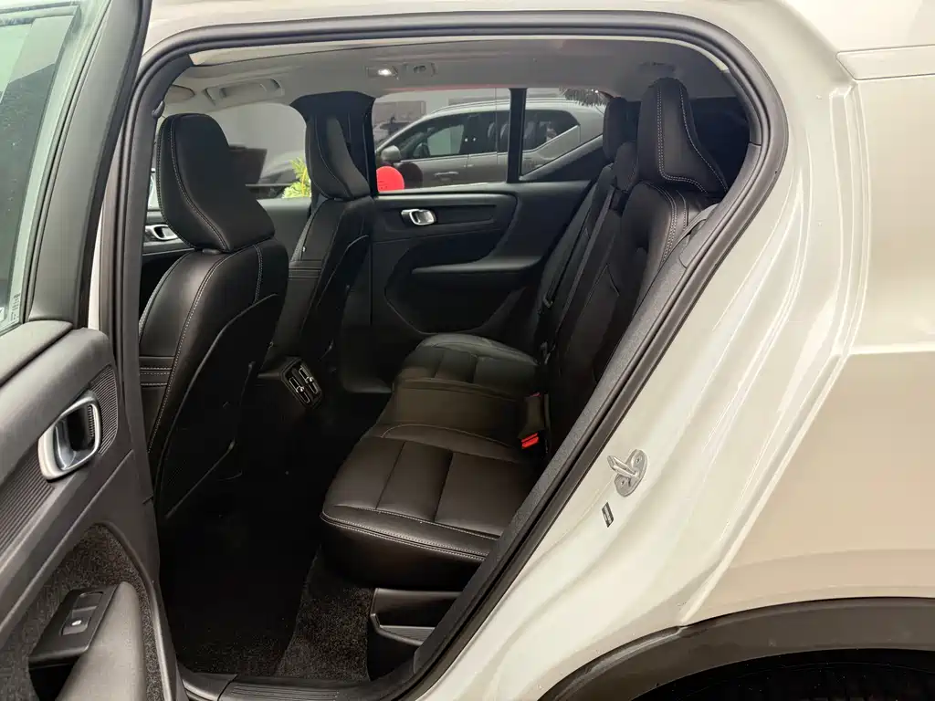 Volvo XC40 2025 B4 four-wheel drive Zhiyuan luxury version купить на сайте DeffCars